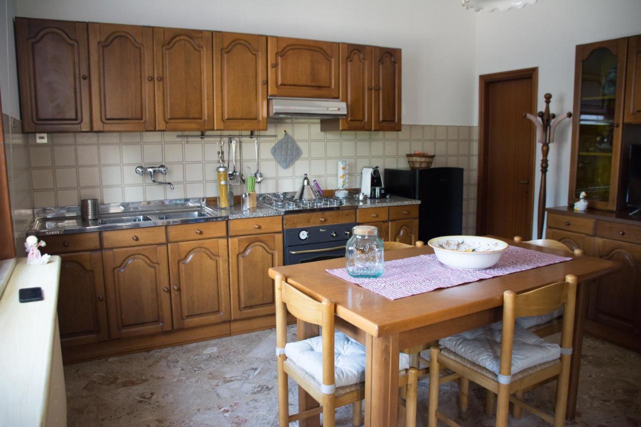 La Casa Di Lory Apartment Vinci Luaran gambar